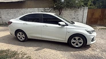 Транспорт: Chevrolet Onix: 2020 г., 1 л, Автомат, Бензин, Седан — 8