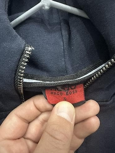 одежда из америки: Худи HUGO (HUGO BOSS), размер S - Цвет: темно‑синий - Модель: на — 2