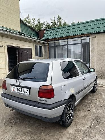 Продажа авто: Volkswagen Golf: 1995 г., Механика, Хэтчбэк — 3