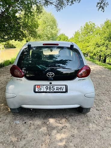 Унаа сатуу: Toyota Aygo: 2007 г., 1 л, Кол менен иштөөчү, Бензин, Хетчбек — 2
