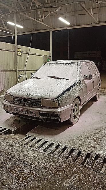 Volkswagen Golf: 1992 г., 1.8 л, Механика, Бензин, Хэтчбэк