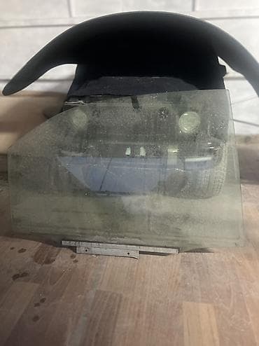 лобовое стекло камри: Автомобильное боковое стекло с направляющей/ползунком. Тайота камри — 1