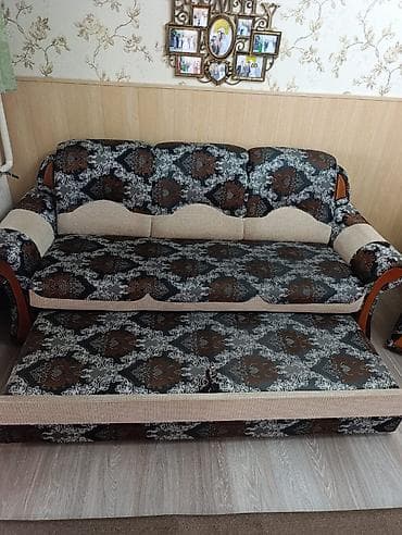 углов: Прямой диван, Б/у — 2