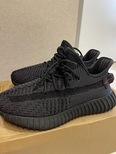 yeezy boost 350 v2: Кроссовки в стиле Yeezy 350, цвет Triple Black. - Верх: дышащий — 2