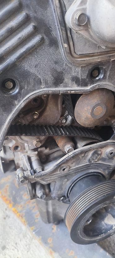 мотор 140: Бензиновый мотор Mitsubishi 3.5 л, Оригинал — 3