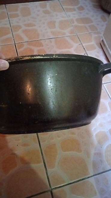 Посуда: Кастрюля/казан с крышкой. Один казан стоит 3000 сом. Производство — 5