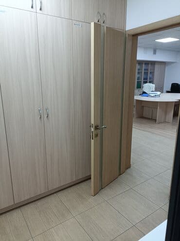 продаю офис 107 м² с ремонтом с мебелью административное здание 1 этаж: Продаю Офис 98 м², С ремонтом, Без мебели, Административное здание, Цокольный этаж этаж — 3