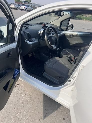 дви: Chevrolet Spark: 2014 г., 1 л, Автомат, Бензин, Хэтчбэк — 6