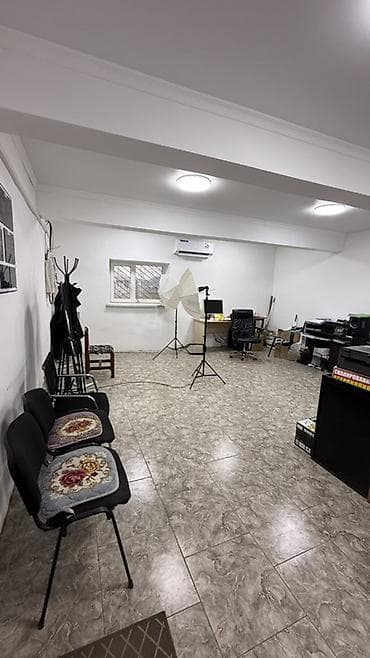 Кыймылсыз мүлк: Кеңселерди сатуу 34 м², Ремонту бар, Көп кабаттуу имарат, 1 кабат — 3