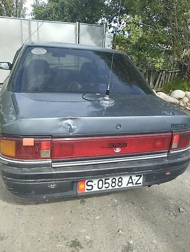 Mazda 323: 1989 г., 1.5 л, Механика, Бензин, Седан — 4