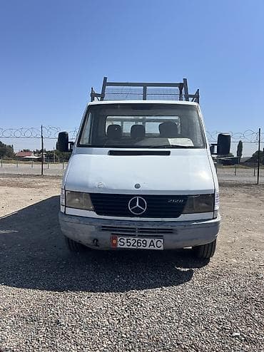 тс кg: Легкий грузовик, Mercedes-Benz, Стандарт, 3 т, Б/у — 1