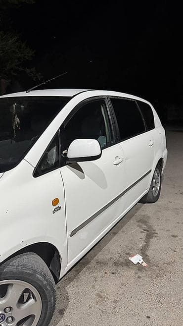 Toyota Avensis Verso: 2002 г., 2 л, Механика, Дизель, Минивэн — 5