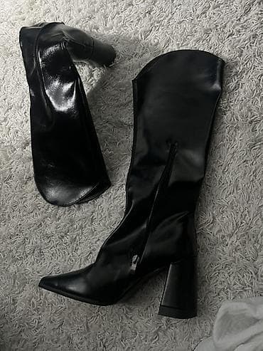 сапоки: Женские высокие сапоги до колена - Цвет: чёрный, глянцевый. - Размер — 1