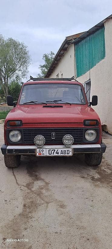 жип унаа: ВАЗ (ЛАДА) 2121 (4x4): 1996 г., 1.7 л, Кол менен иштөөчү, Бензин, Хетчбек — 1