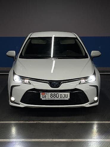 Toyota Corolla: 2019 г., 1.8 л, Вариатор, Гибрид, Хэтчбэк