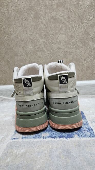 платье леопардовое: Классные женские фирменные утеплённые ботинки на ножках смотрится — 2