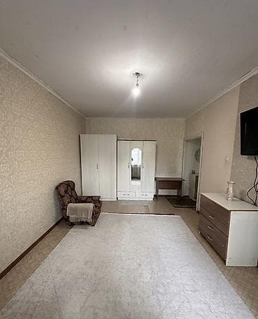 этажки: 1 комната, 36 м², 105 серия, 1 этаж, Старый ремонт — 2