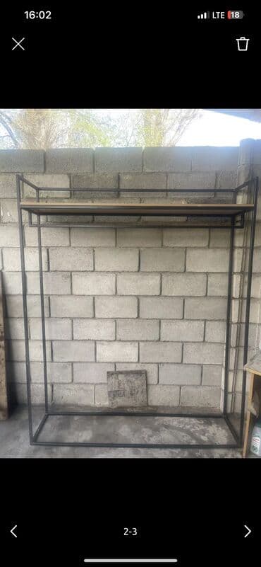 манекены для головных уборов: Срочно продаю лофт витрину 2 шт. Для длинных платьев 7000 Размер — 1