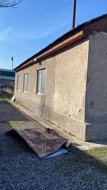 продаю дом с люксембург: Просторный частный дом с мебелью и базовой техникой. - Планировка — 5