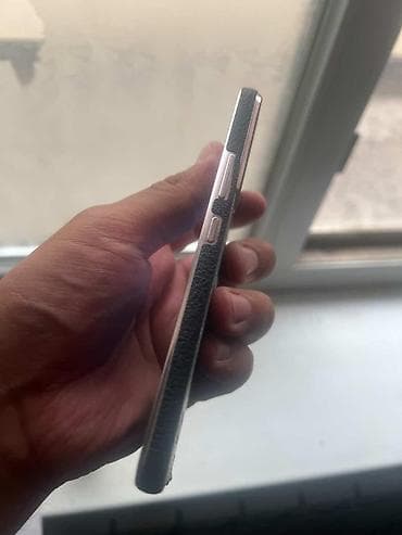 Samsung Galaxy S22, 256 ГБ, 1 SIM, eSIM — 5