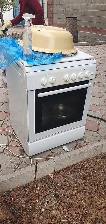 Плита кухонная напольная, белая, с духовкой. Характеристики и