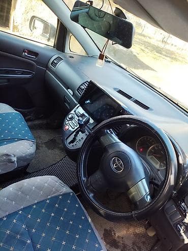 виша: Toyota WISH: 2005 г., Автомат, Минивэн — 4