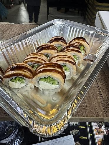 кухния: Вакансия открыта для поваров 1) знать Суши бар 2) наблюдать чистоту — 1