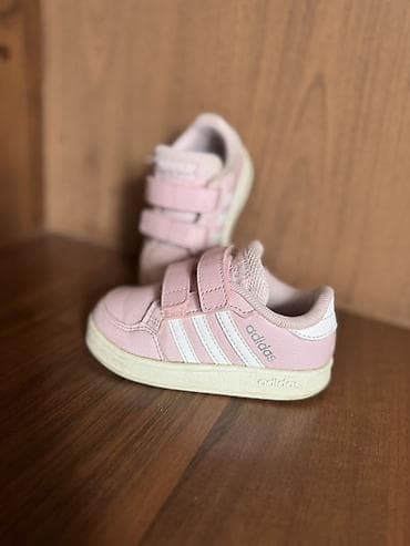Балдардын кийим-кечелери жана бут кийимдери: Детские кроссовки adidas Original модель с двумя липучками. - — 2
