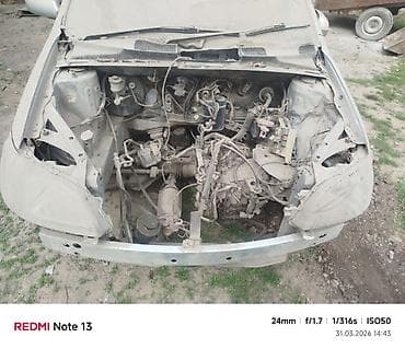 Toyota Platz — на разбор - Кузов седан, серебристый цвет. - Передняя