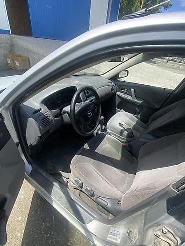 простой: Mazda 323: 2000 г., 1.6 л, Автомат, Бензин, Седан — 3