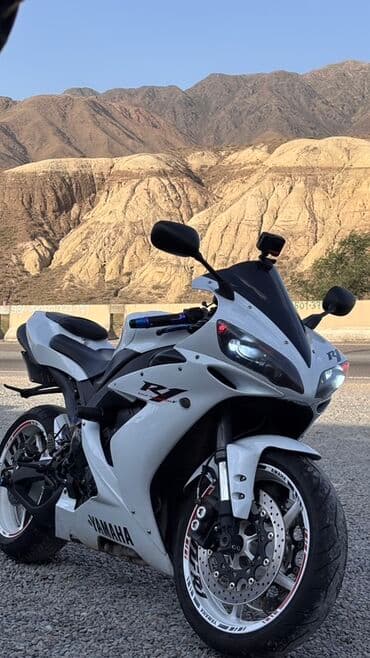 купить электромотоцикл в бишкеке: Yamaha R1, спортбайк в фирменном белом окрасе. Без вложения идеальном — 1