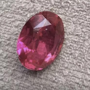 украшение жемчуг: Ювелирные камни из ювелирных изделий, аметисты, каждый камень по 2000 — 2