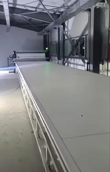 Для кафе, ресторанов: Швейное оборудование 
Столы 
Стеллажи — 1