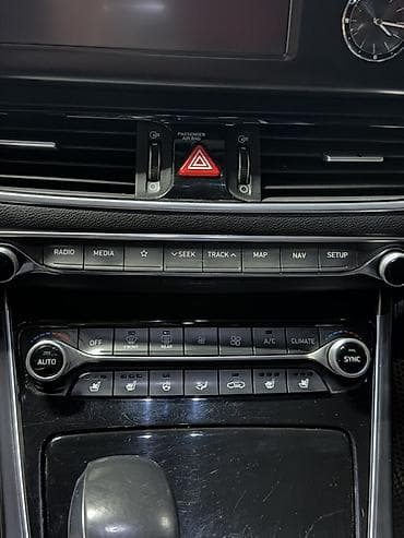 ниже: Hyundai Grandeur: 2019 г., 3 л, Автомат, Газ, Седан — 8