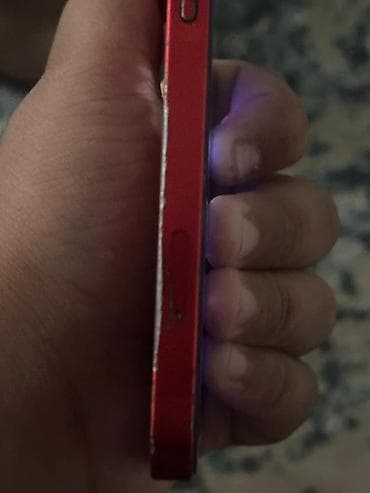 laptope huawei: IPhone 13 (PRODUCT)RED Аккумулятор 76% Видно на фото что по бокам — 4