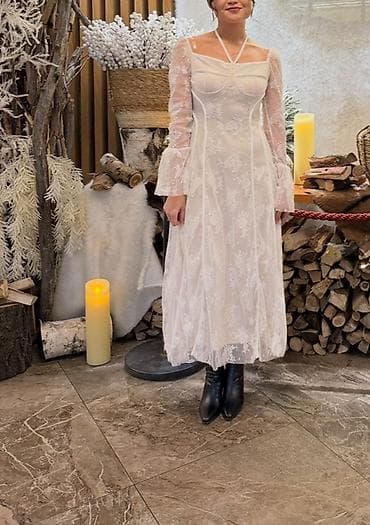 платья для свадьбы вечерние: Ажурное белое платье миди с длинными прозрачными рукавами - Силуэт — 1