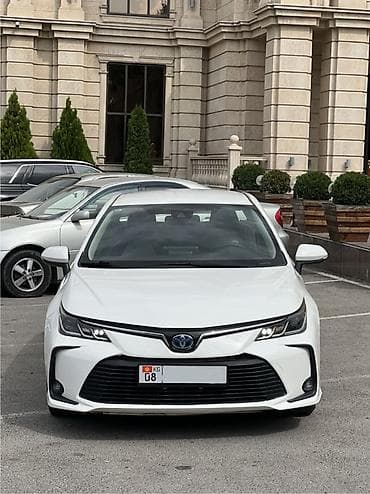 Toyota Corolla: 2019 г., 1.8 л, Вариатор, Гибрид, Седан