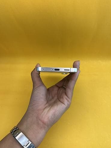 на самсунг: Samsung Galaxy S24, Б/у, 256 ГБ, цвет - Белый, В рассрочку, 1 SIM, eSIM — 4