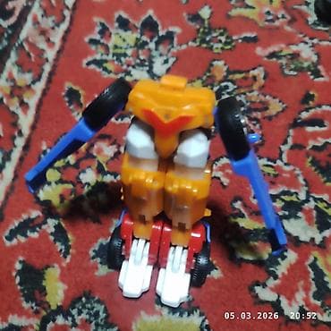 робот машина: Игрушка-трансформер, способная менять форму из автомобиля в робота — 5