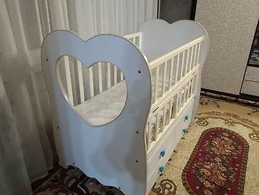 кровать манеж с матрасом: Детская кроватка, в очень хорошем состоянии, верхний корпус качается — 1