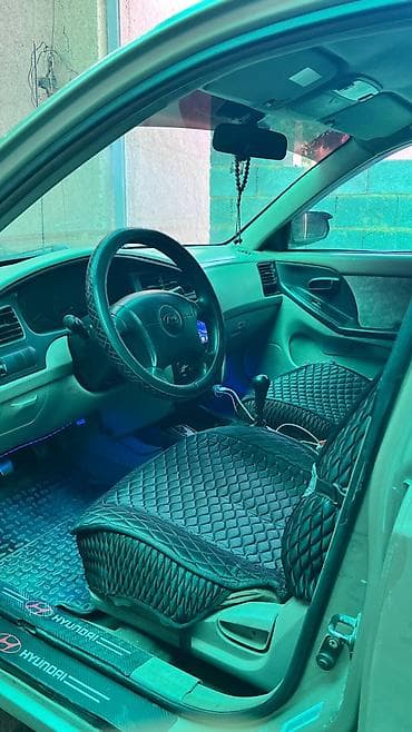 Транспорт: Hyundai Elantra: 2001 г., 2 л, Механика, Бензин, Седан — 4