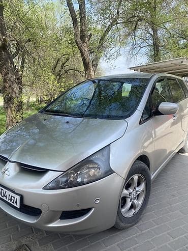 авто для такси: Mitsubishi Grandis: 2004 г., 2.4 л, Автомат, Газ, Минивэн — 1