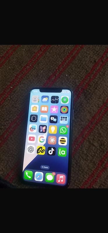 оператив: IPhone Xs, Б/у, 64 ГБ, Jet Black, Зарядное устройство, 83 % — 2