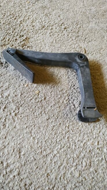 чехол на минивен: Спринтер стекло и форточка правой двери, педаль газа подголовник — 1