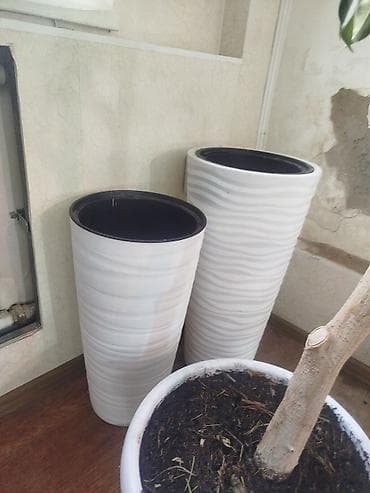 купить белый компьютерный стол: Высокие декоративные кашпо для комнатных растений (набор из 2 шт.) — 1