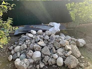 Камень природный и бетонные фрагменты (бут/валуны) Описание: - Смесь — 2