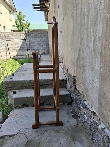 вешалки прихожие: Напольная вешалка-держатель для одежды из дерева - Материал: массив — 4