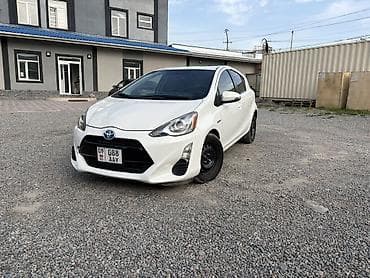 Транспорт: Toyota Prius C: 2016 г., 1.5 л, Автомат, Гибрид, Хэтчбэк — 1