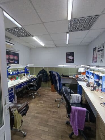 в офис: Сатам Офистик 200 кв. м, Ремонту бар, Эмерексиз, Көп кабаттуу имарат, Жертөлө кабаты кабат — 3