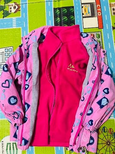 Детская розовая куртка-дождевик с подстежкой из флиса. Верхняя куртка at lalafo.kg Детская розовая куртка-дождевик с подстежкой из флиса. Верхняя куртка